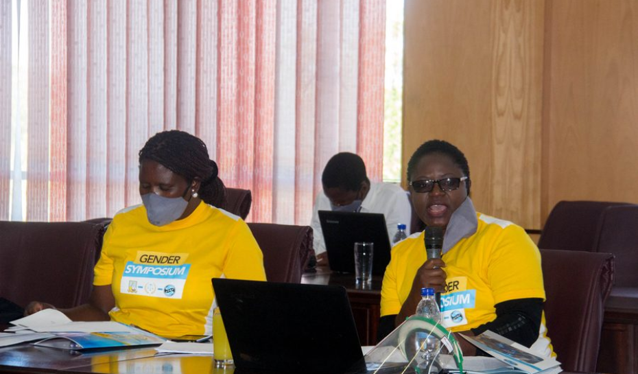Staff members from the Gender Institute making their presentation on Women in mining in Zvishavane at the symposium.
