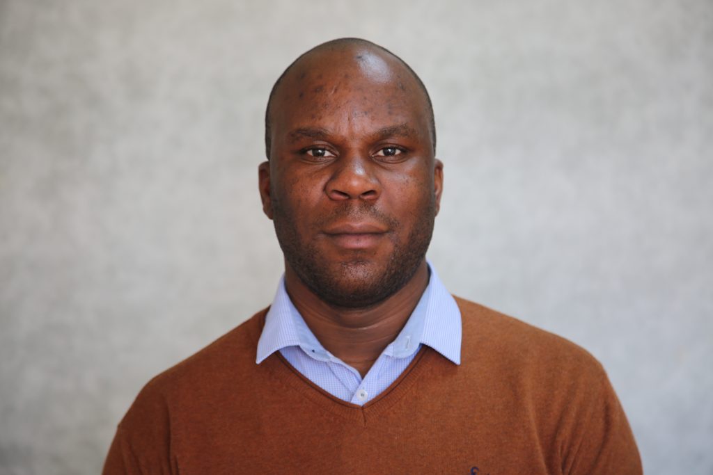 Dr Leon Poshai